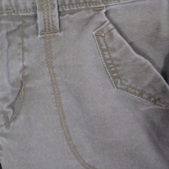 Levis capris size 8 - Picture 3 of 6